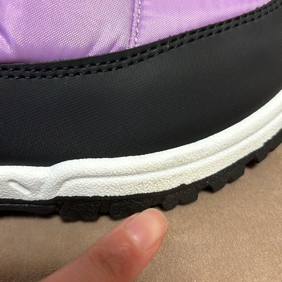 Girls Slip-Resistant & Insulated Snow boot-Size one - Picture 10 of 13